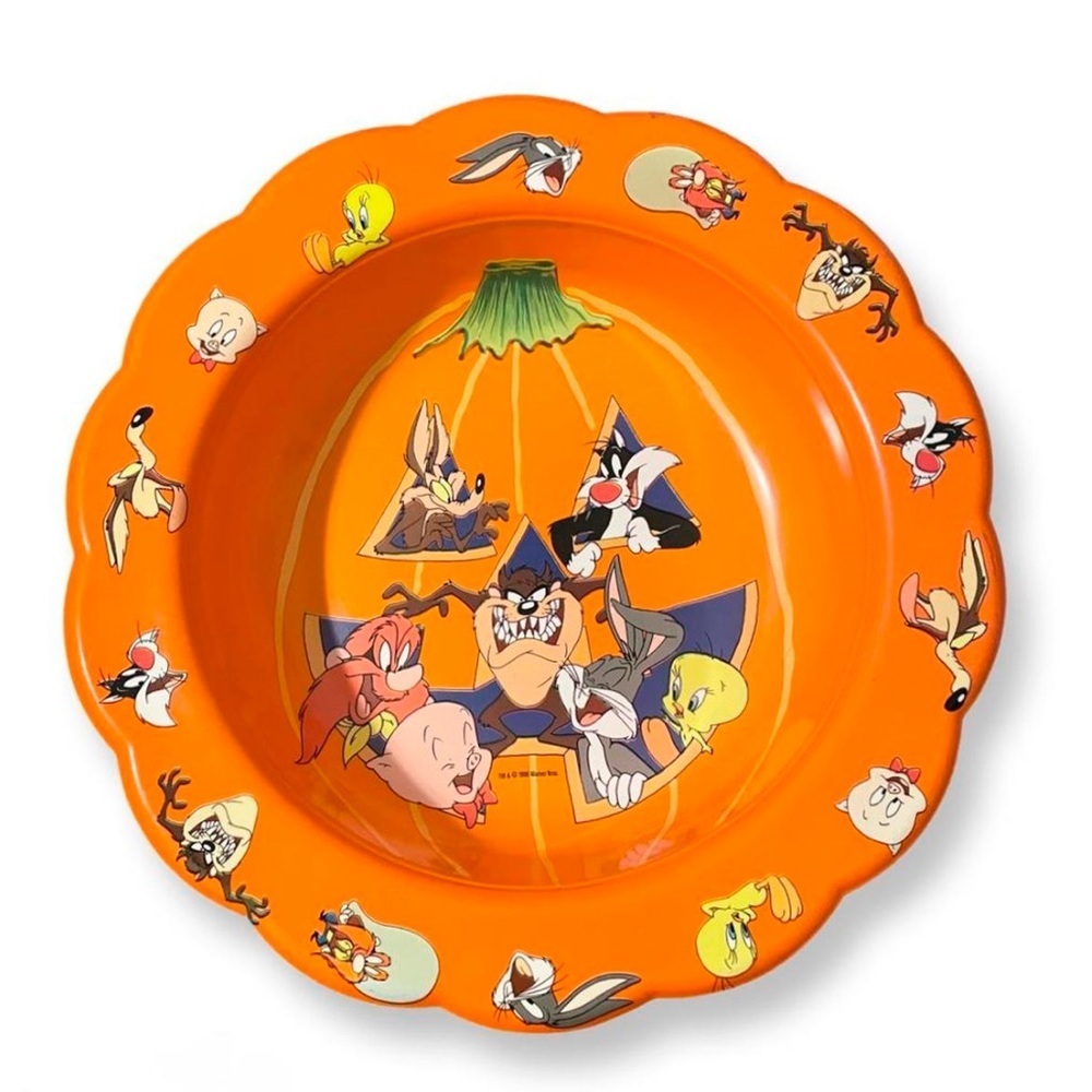 Vintage 1996 Looney Tunes Halloween bowl
